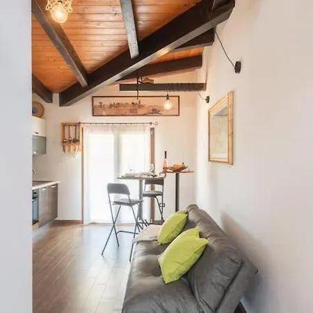 Daire Terrazza Privata! Con Wi-fi E Aria Condizionata
